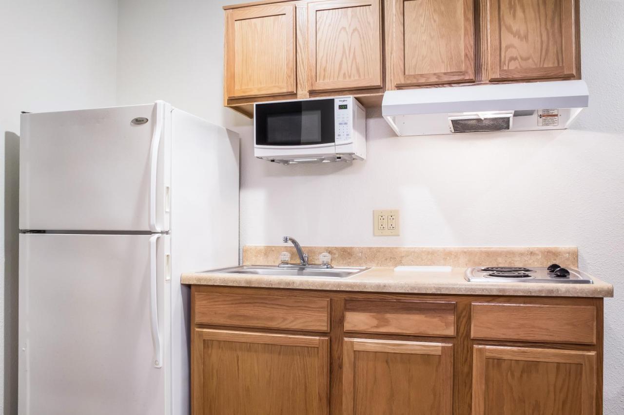 Woodspring Suites Conroe Exterior photo