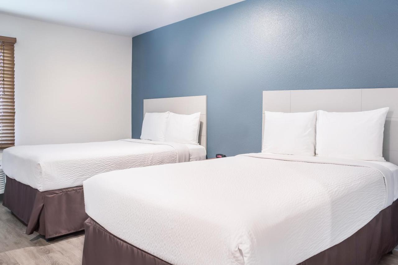 Woodspring Suites Conroe Exterior photo