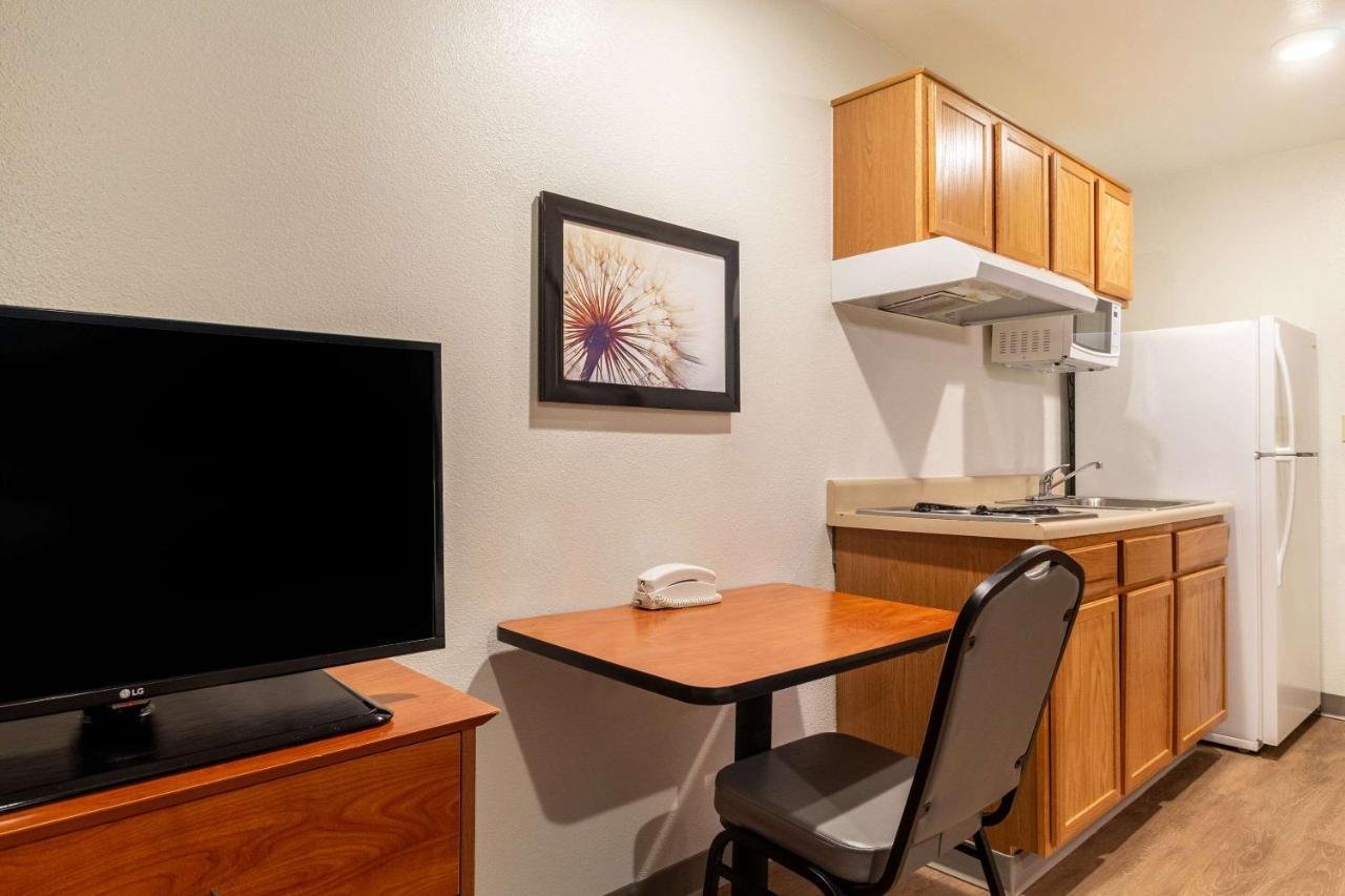 Woodspring Suites Conroe Exterior photo