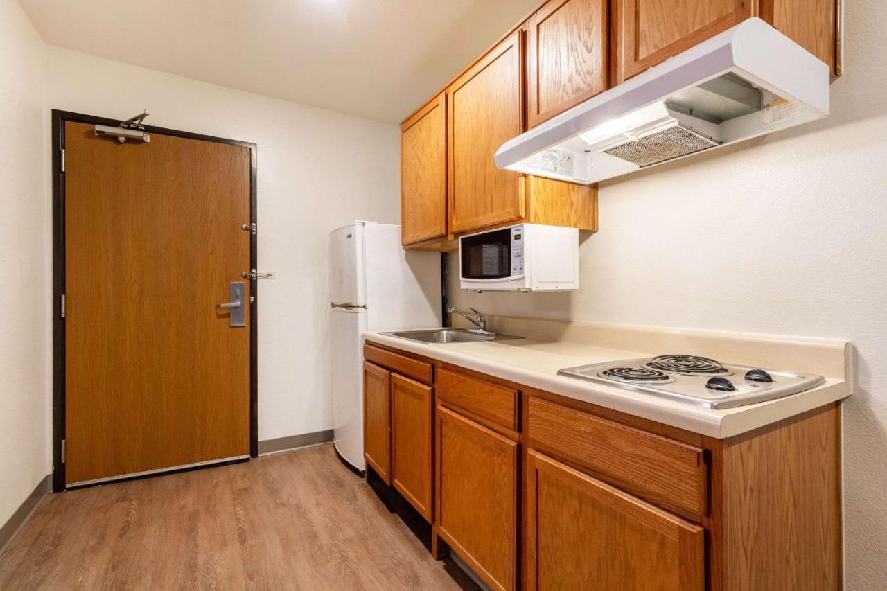 Woodspring Suites Conroe Exterior photo