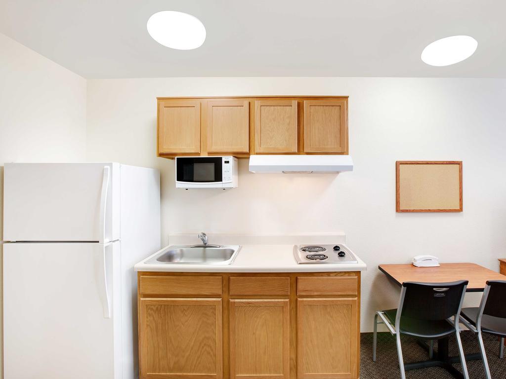 Woodspring Suites Conroe Exterior photo